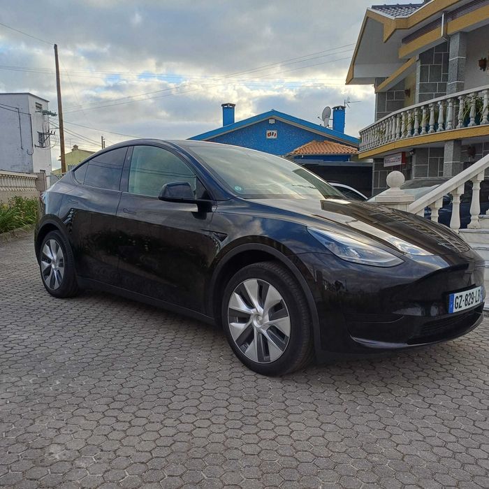 Tesla Model Y — fotografia 4