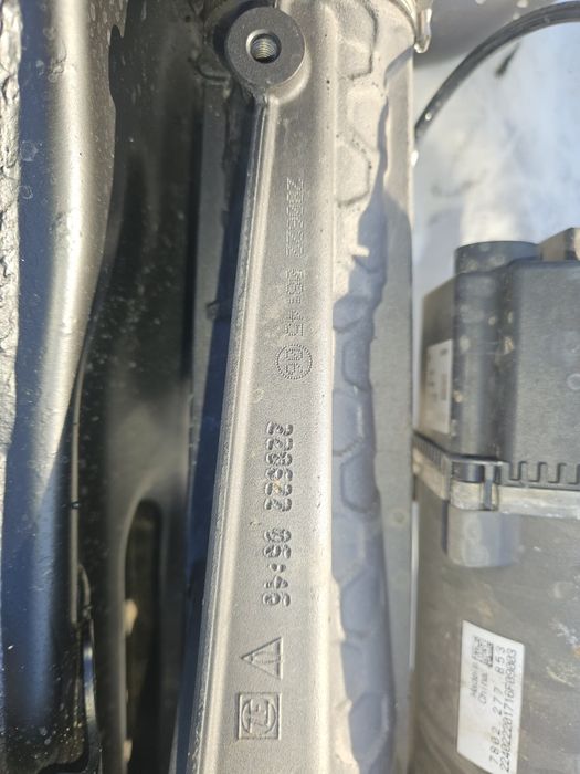 Задня підрулююча рейка 4M0501055AB Audi Q7 4M Q8 підрамник балка цапфи