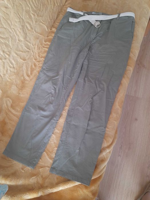 Spodnie z prostymi nogawkami