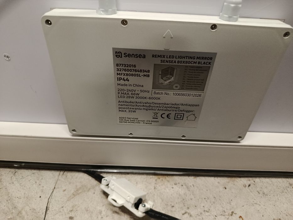 Lustro z podświetleniem LED  i pogrzewaniem nowe z wada -)