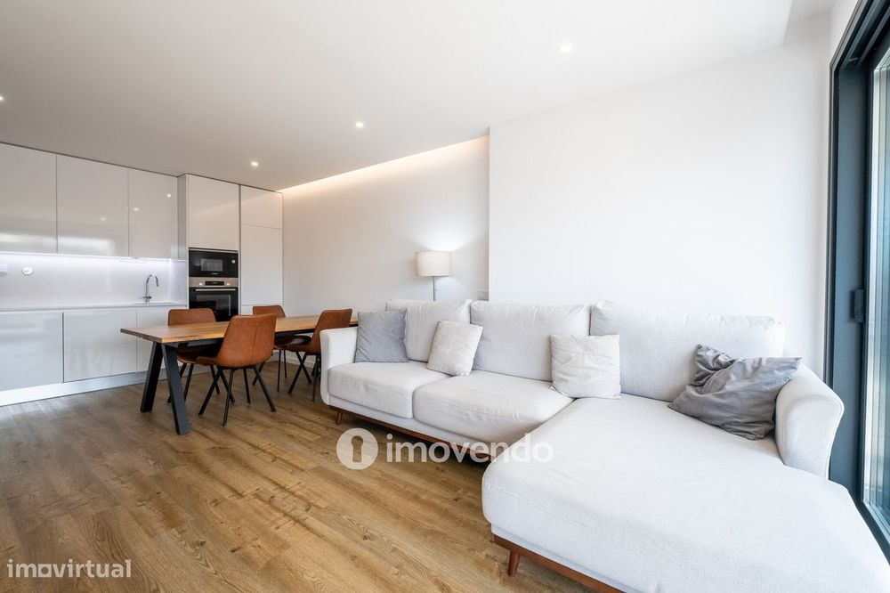 Apartamento T1+1, semi-novo, em Coimbra