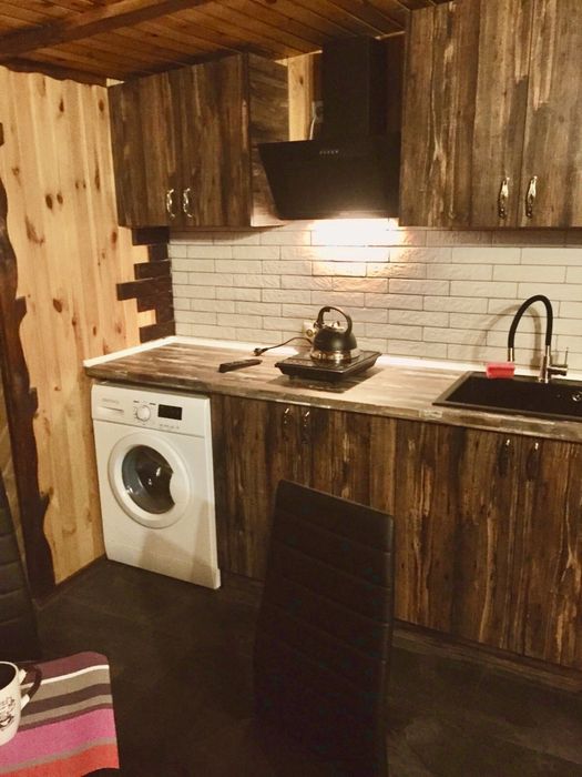 1 Посуточно (сніданки)почасово новострой квартира студия