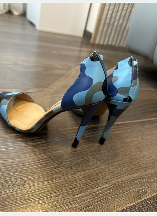 Сині туфлі зі шкіри Valentino 36 розміру