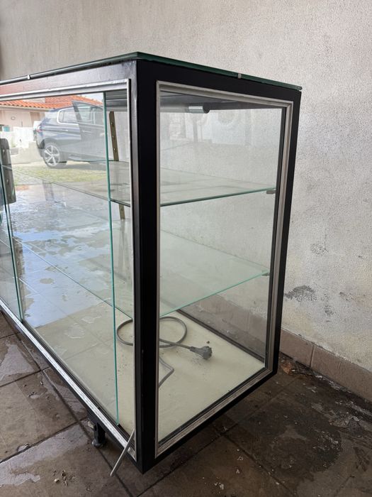 Expositor vitrine com iluminação