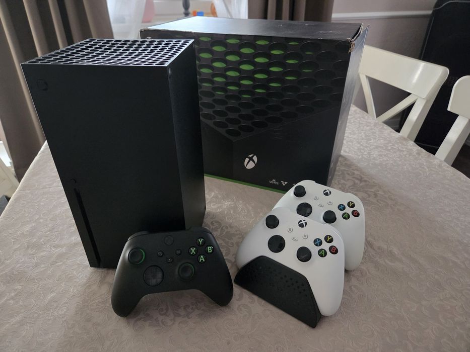 Xbox series x stan bdb 3 pady plus ładowarka karton okablowanie