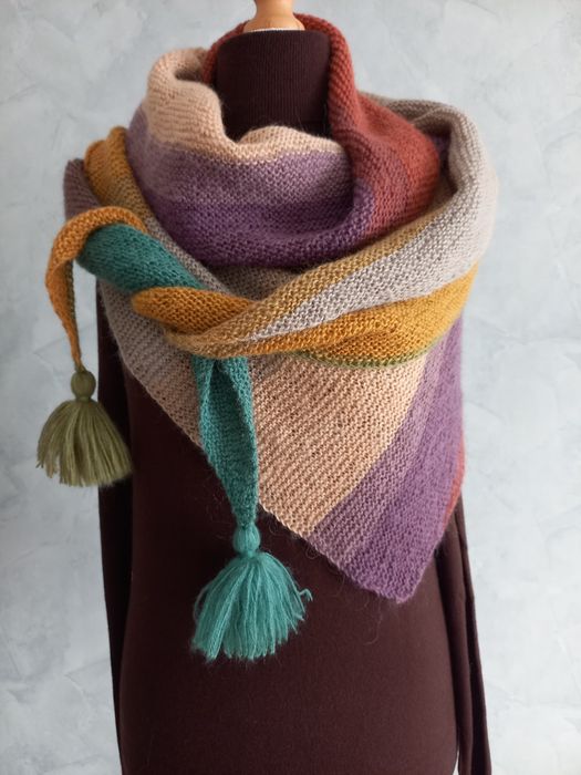 Chusta strzałka ręcznie robiona na drutach