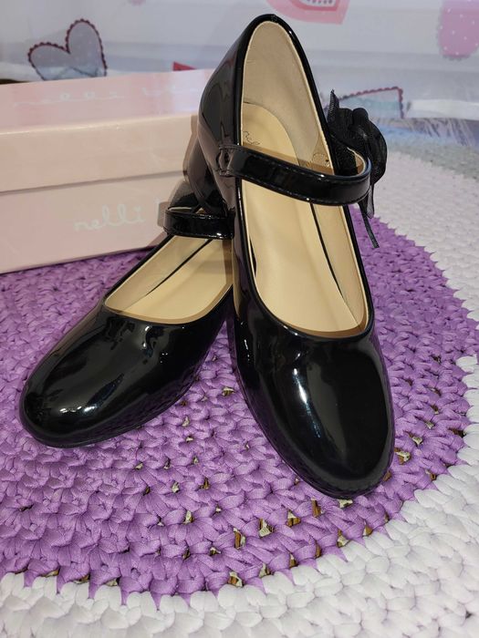 Eleganckie czarne buty dla dziewczynki r. 33