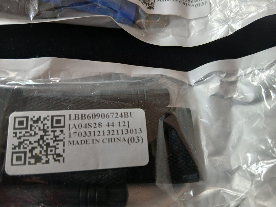 Sprzedam 2 paski i 2 ładowarki do smawatcha Garmin vivoactive hr xl