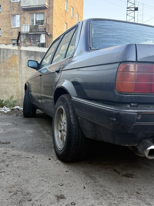 Продам bmw e30..