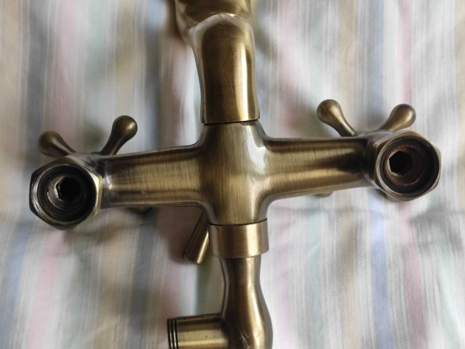 Sprzedam bateria umywalkowa ścienna PRL