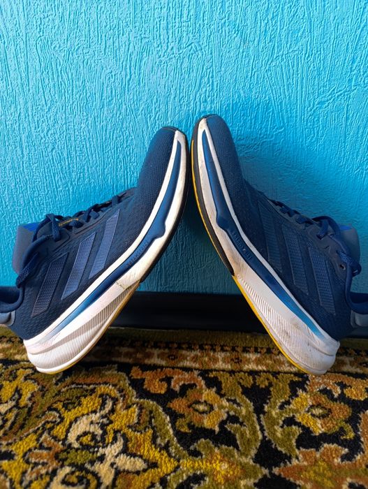 Оригінальні кросівки Adidas