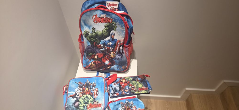 Mochila trolley Avengers + 2 estojos e lancheiras