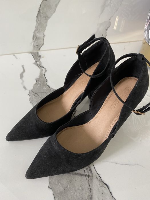 Buty na obcasie r. 38