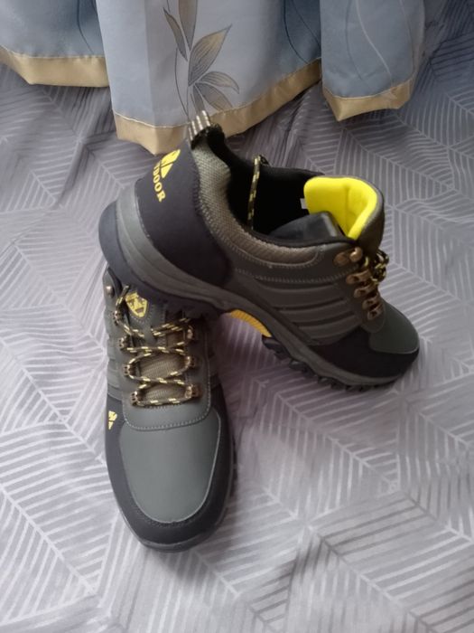 Чоловічі кросівки 45 р