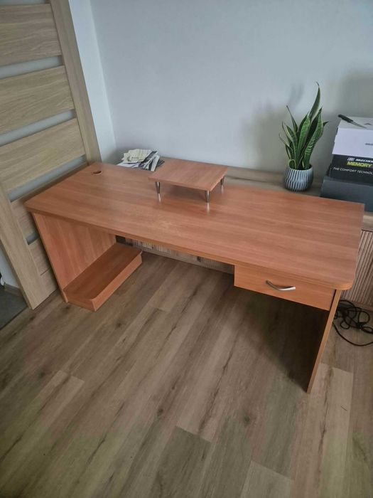 Tanio sprzedam biurko komputerowe
