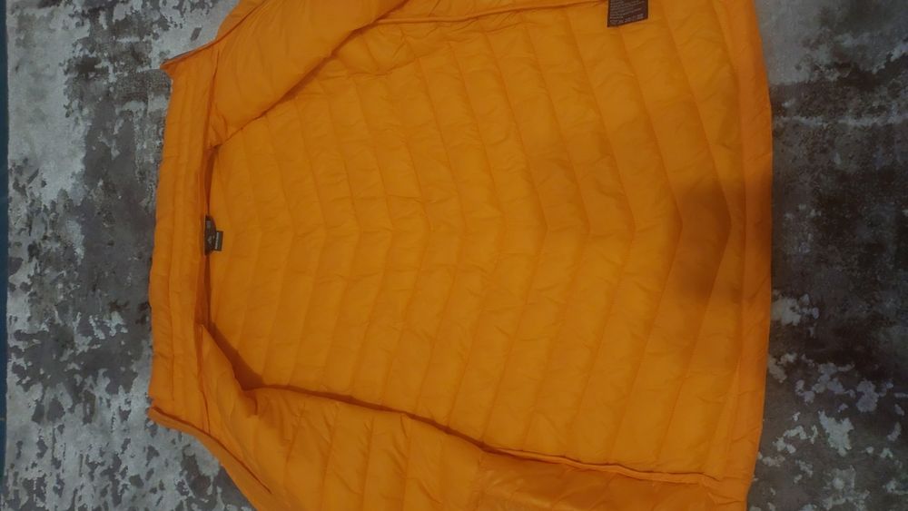 Красивая новая куртка деми