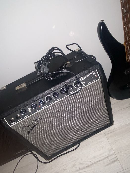 Wzmacniacz gitarowy Fender Champion II + footswitch