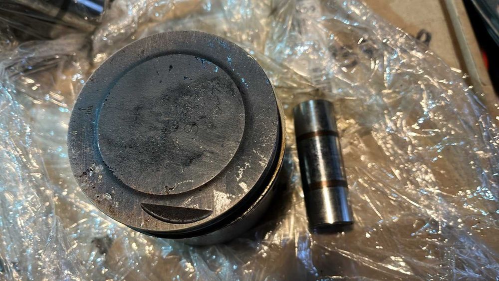 Поршень Hyundai 82.8 шатун BMW 79.6 M20B20 VW Skoda Seat деталі ГБЦ кл