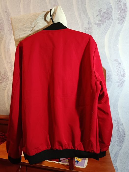 Куртка бомбер красна