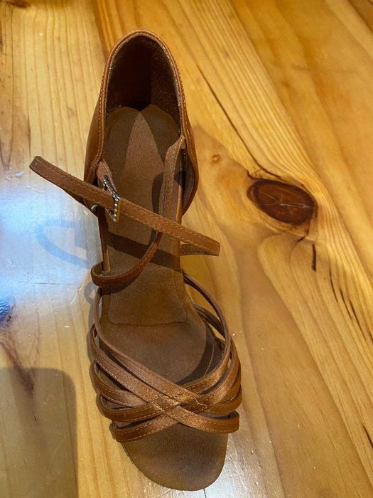 Sapatos de dança International Dance Shoes como novos