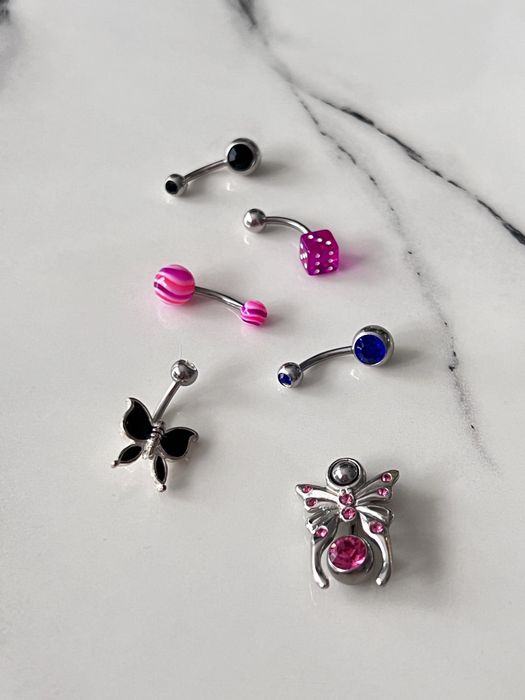 Kolczyk do pępka różowy