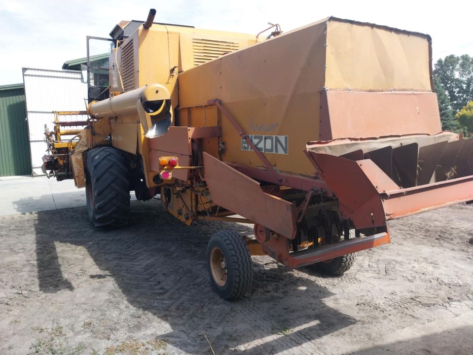 Kombajn zbożowy BIZON Z056