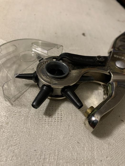 Дырокол револьверный, инструмент для пробивания дырок