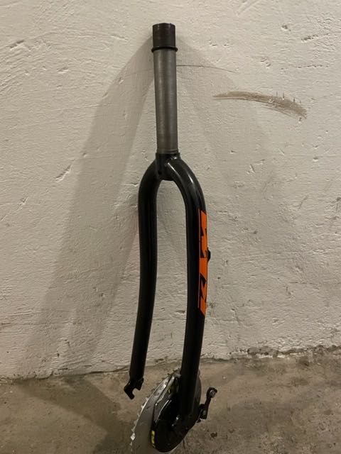 Widelec sztywny na koło 26 cali z hamulcem rolkowym Shimano