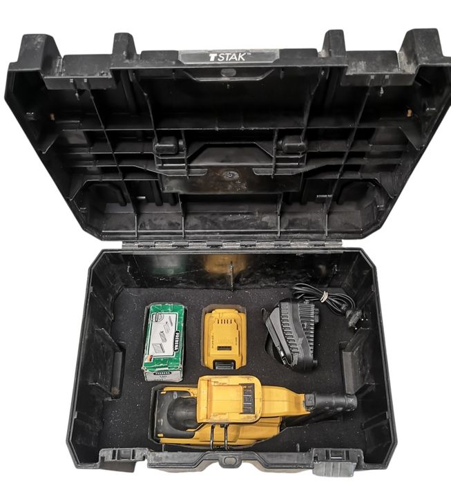 Gwoździarka Dewalt DCN680
