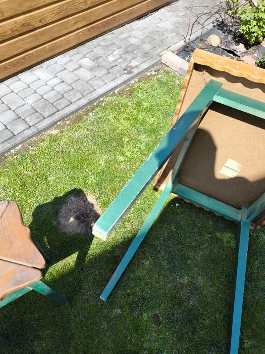 Rzadki stolik z okresu PRL plus dwa taborety