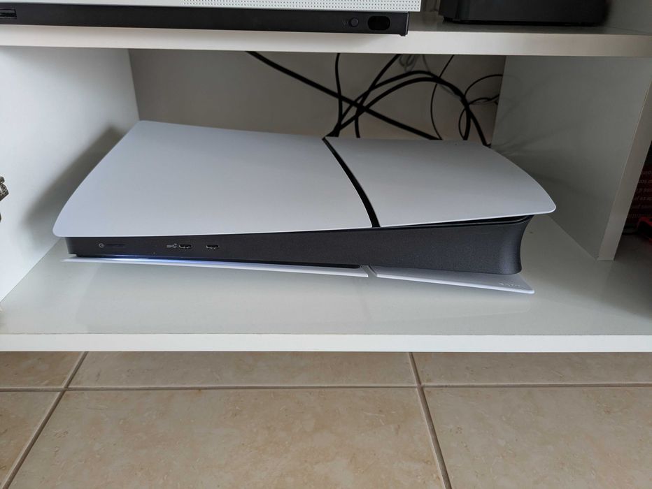 PS5 Slim CFI-2100 + Comando em excelente estado