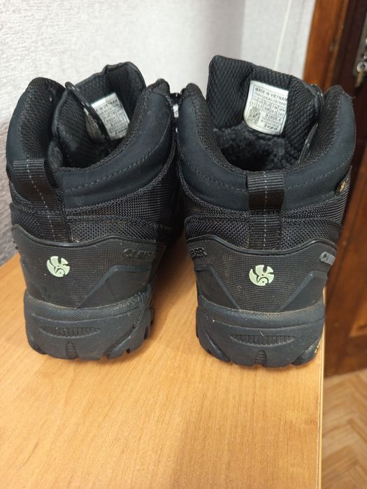 Продам зимові ботинки
