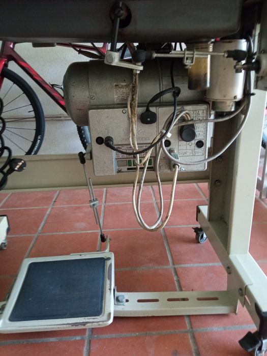 Máquina costura monofásica