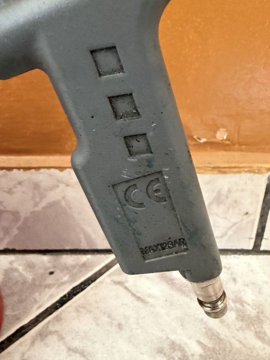 Pneumatyczny pistolet do konserwacji ropowania