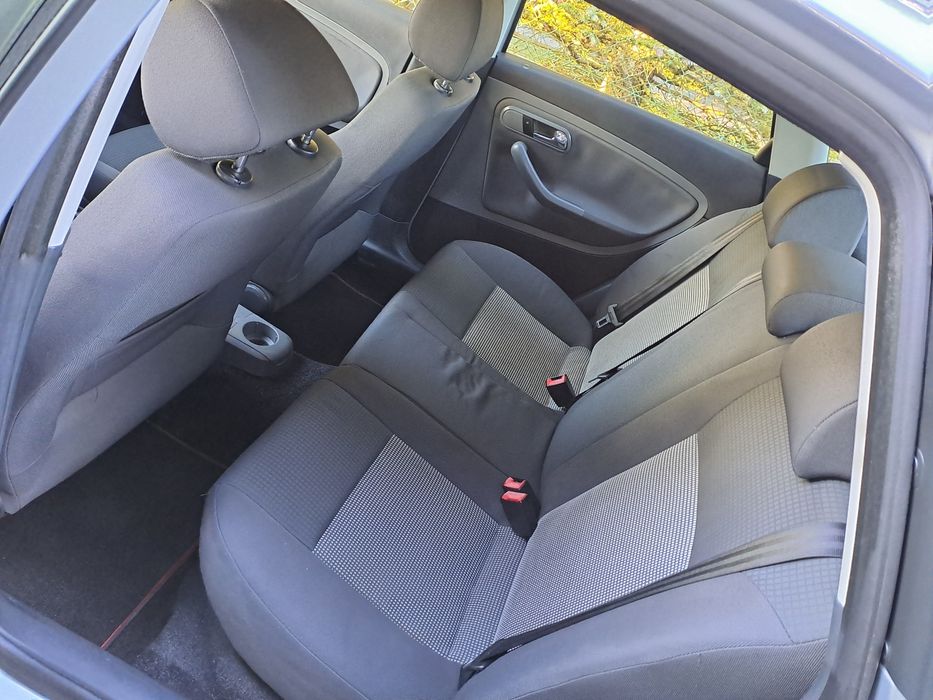 Seat Ibiza Benzyna Zarejestrowana Ładny Stan 5 Drzwi Hak