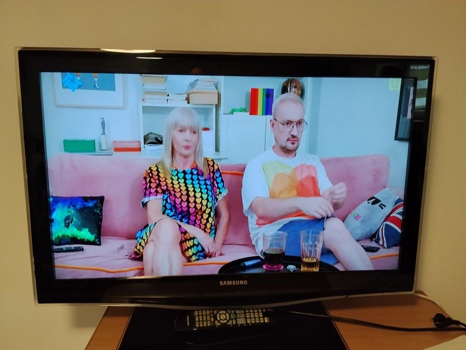 Telewizor Samsung  37" +dekoder HEVC