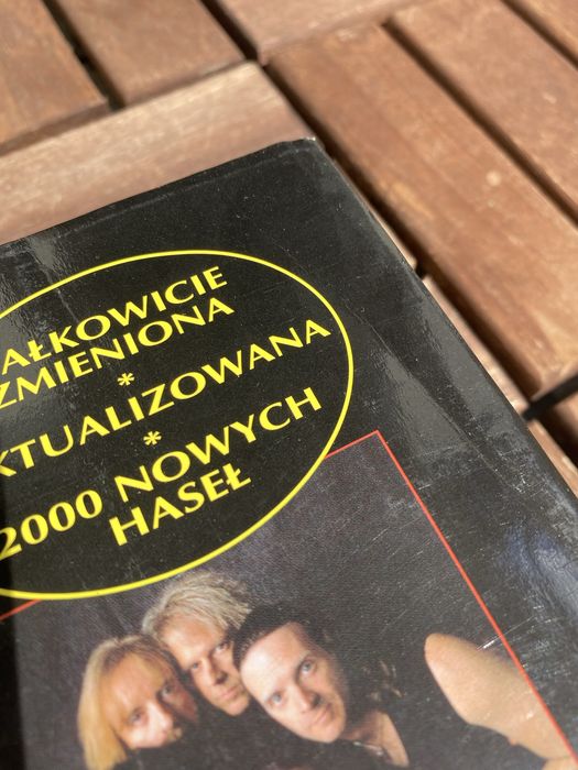 „Wielka Rock Encyklopedia A do E” – pierwsza część encyklopedii rocka.
