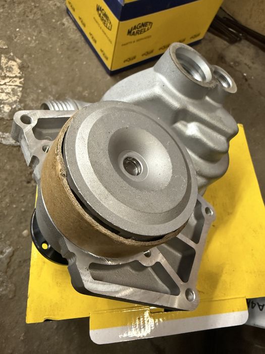 Pompa wody BMW E31 850 Ci / Csi  M70 Nowa …04162