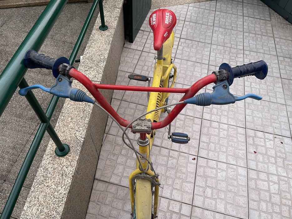 Bmx antiga colorida