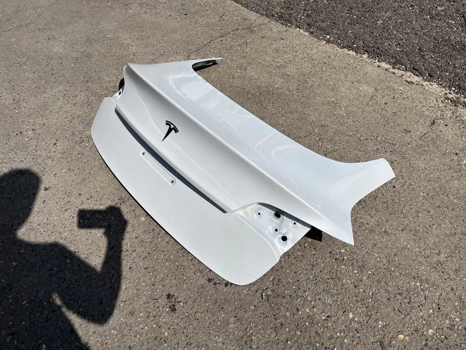 Tesla Model 3 кришка багажника ляда рест дорест