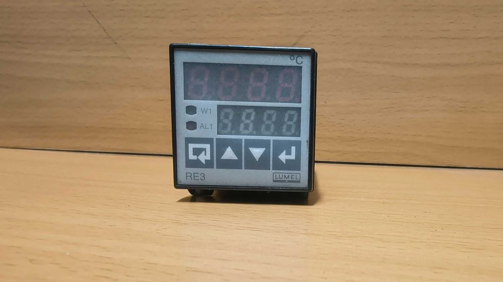 Lumel RE3 regulator cyfrowy temperatury