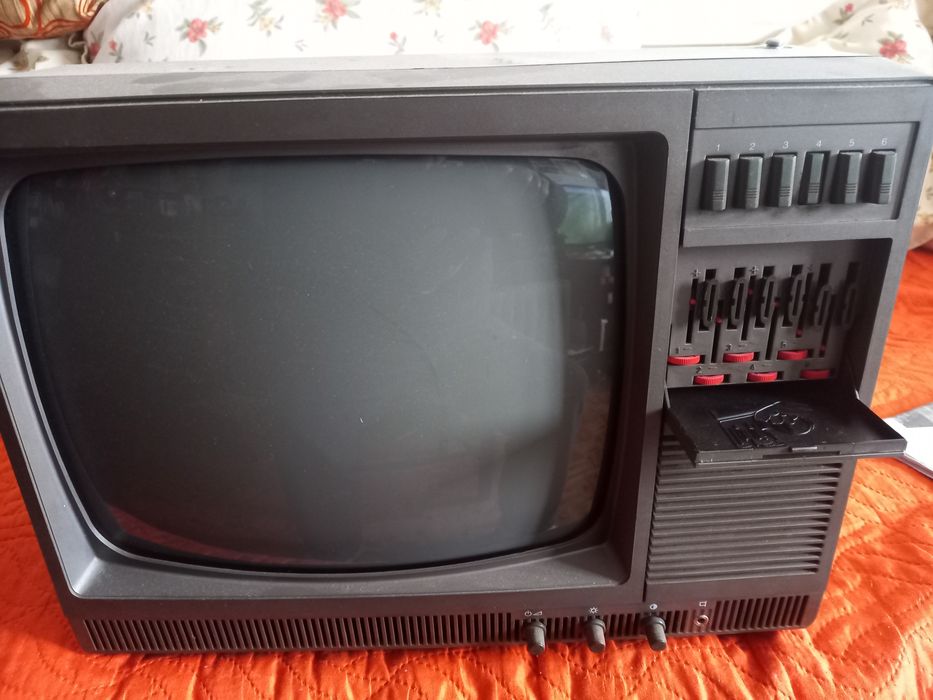 Televisão antiga
