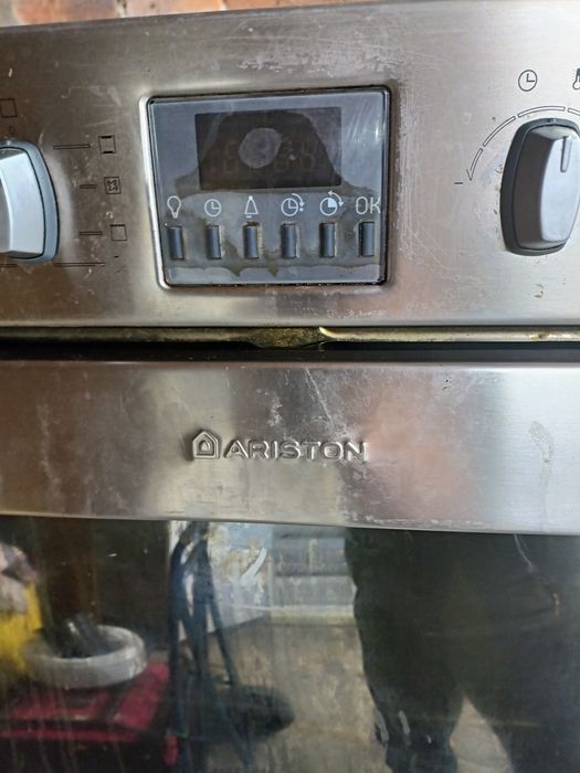 Piekarnik pod zabudowę Ariston