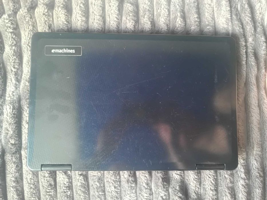 Ноутбук emachines E725