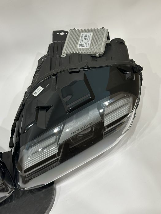 Porsche Taycan фари фара передня оптика в наявності 9J1941032F 9J1941031F
