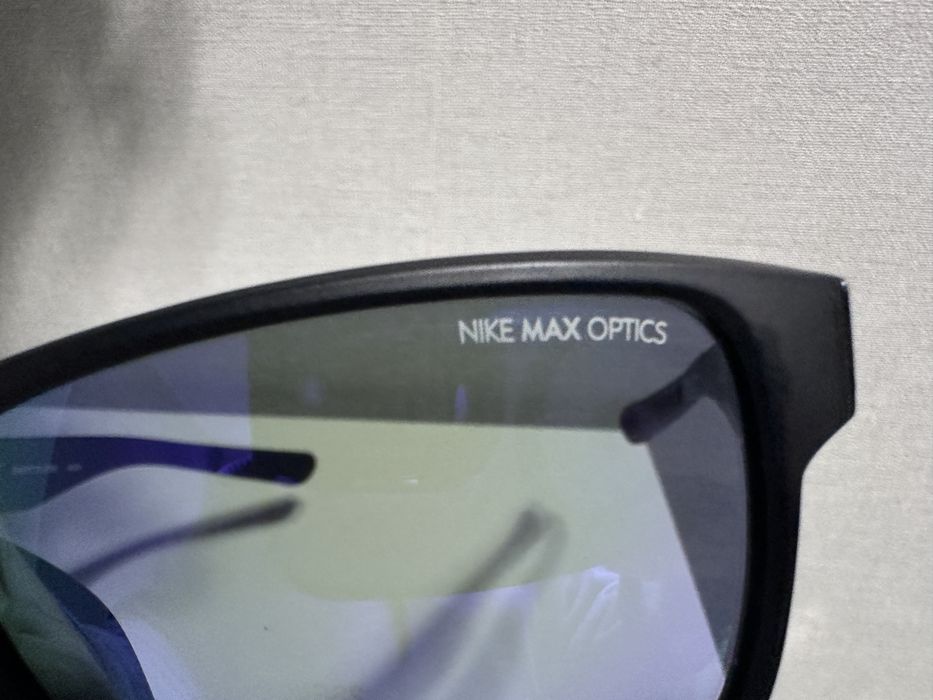 Очки Nike.      .