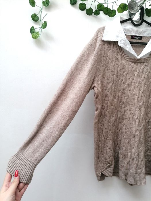 Malha Bege Comprida com gola de camisa