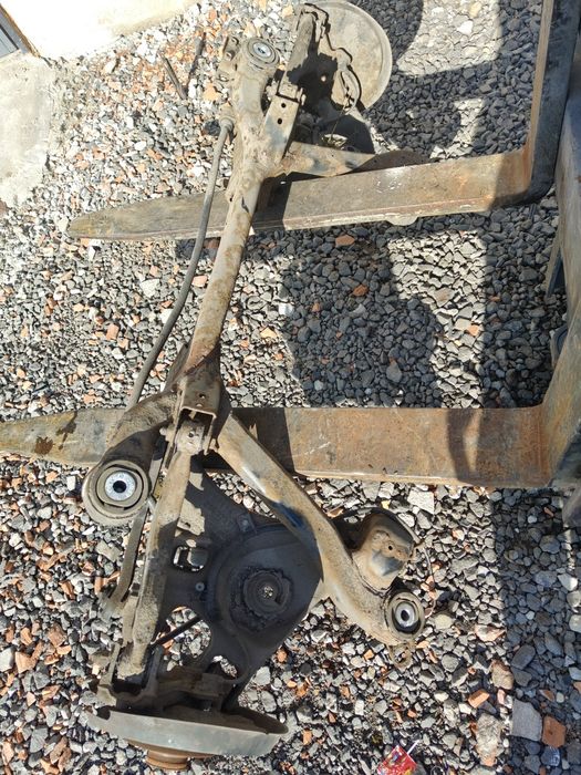 Zawieszenie tył wózek trawers wachacz audi A4 b7 kombi