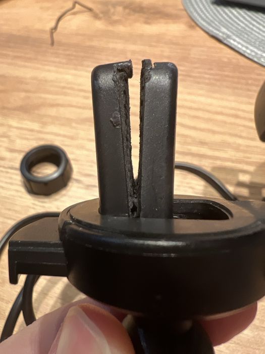 Navitel SH1000 uchwyt samochodowy na telefon z ładowaniem indukcyjnym