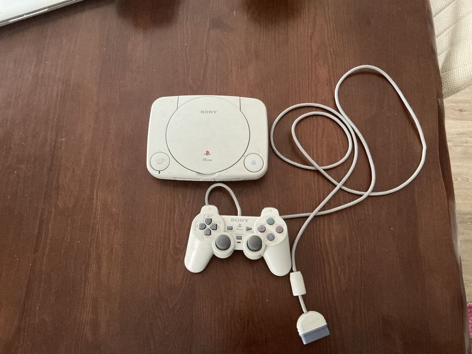 Playstation 1 slim em excelente estado